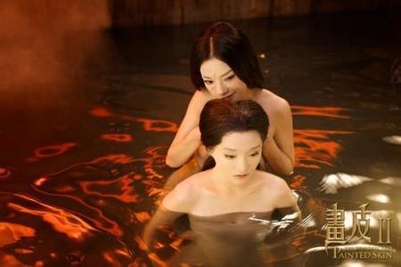 三个月宝宝横抱着打挺 一出浴,我就被他打横抱起扔到床上