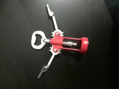 没有开瓶器怎么开红酒 没有开瓶器怎样开红酒 没有开瓶器!如何开红酒?