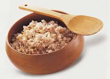 十谷米 唐琪小姐现年五十岁，每天一碗十谷健康粥，看起来像三十岁，青春、健康、美丽。