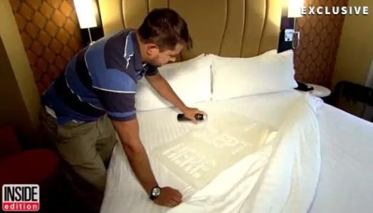 酒店床单弄脏了怎么办 五星级酒店里的床单竟然这么脏