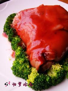 蹄髈的做法 蹄髈的做法 这样做的蹄髈更鲜嫩