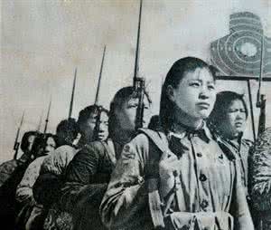 飒爽英姿形容女的吗 飒爽英姿女民兵