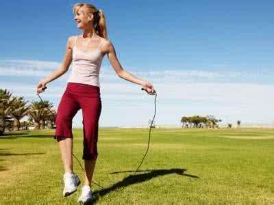 拳击训练跳绳几种跳法 7种跳绳法 让你极速瘦身