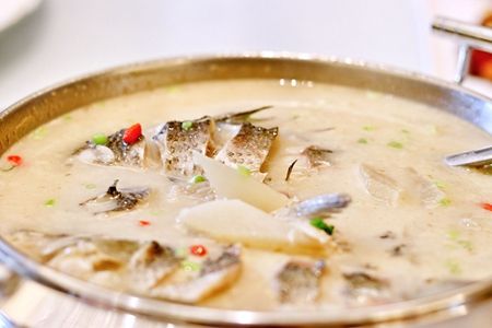 鲫鱼汤的功效与禁忌 鲫鱼汤的功效与禁忌 正确食用鲫鱼汤