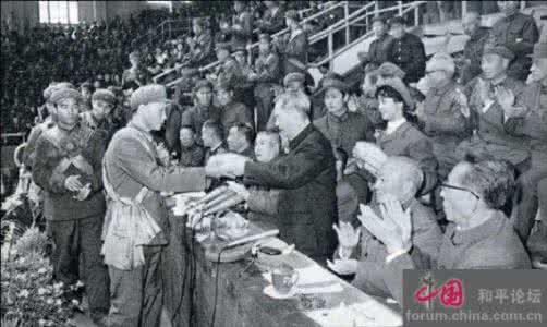 解放军处罚越南女兵 1979年解放军撤离越南班师回国震撼场面!图