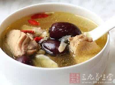 滋补养颜汤 滋补养颜汤 春吃桑葚养颜滋补 体寒者要少吃
