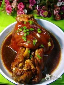 炖肘子的家常做法 炖肘子