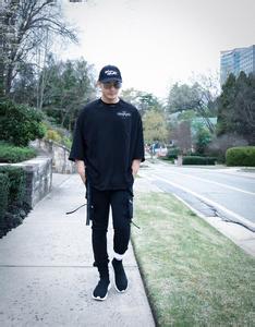 我给男网友发私处照片 网友私照大分享！这是她们平日最爱穿的运动鞋