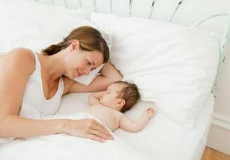 坐月子期间可以出门吗 坐月子期间可以出门吗 坐月子期间可以弯腰吗？