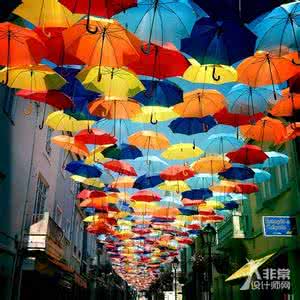 艺术雨伞 Agueda：街道雨伞艺术