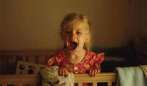 孩子闹情绪 孩子闹情绪时，千万别踩这6个教育雷区！