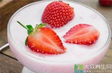 酸奶减肥食谱 最佳减肥的食谱有哪些 草莓酸奶