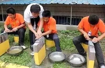 厨师菜刀正确磨刀方法 厨师磨刀 老师傅的磨刀方法,能让刀多用10年!(厨师必看)