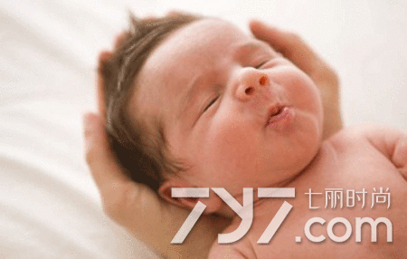 宝宝吃坏肚子发烧 妈妈须知 宝宝吃坏肚子怎么办