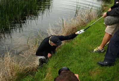 梦见亲人掉进水里 梦见亲人掉河里 梦见亲人掉进河里