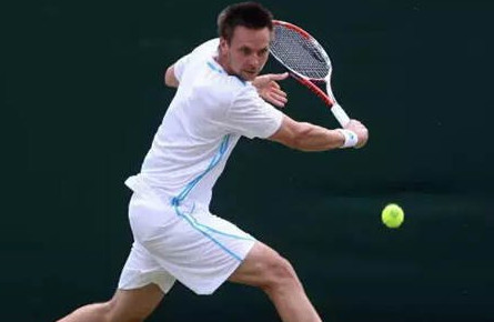 羽毛球握拍 网球运动 掌握握拍与步伐打好正手高球