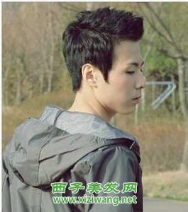 男生弄什么发型好看 男生什么发型好 男生弄什么发型好看?