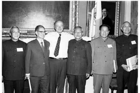 毛泽东赞习仲勋：比诸葛亮还聪明