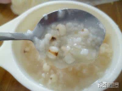 薏米雪梨粥的功效 薏米雪梨粥