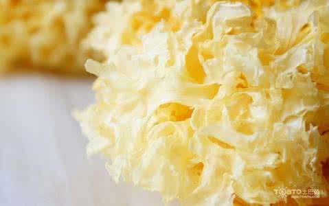 白木耳的功效与作用 白木耳的营养价值 白木耳的功效与作用 白木耳的营养价值很高