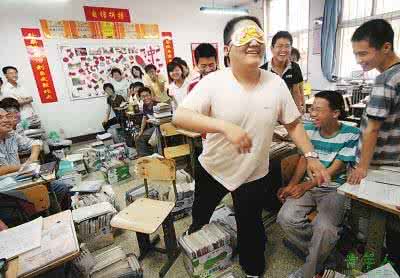 金融危机论文参考文献 高考大预演 语文考金融危机