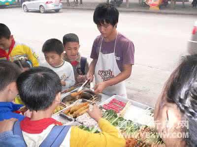 小摊贩食品安全问题 记者调查街头摊贩的食品安全