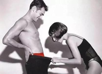 已婚男人暗恋你的信号 男人在表现出色的七个信号