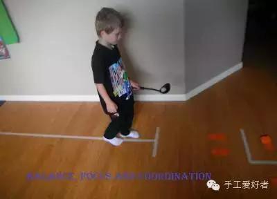 舒展筋骨的动作 万物生长于春:25个让孩子在家舒展筋骨的新玩法