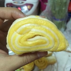 南瓜花卷的做法 南瓜花卷(做法附图)*