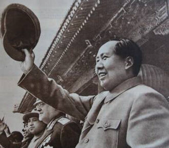 意大利一名女记者 毛主席相悬挂天安门，但有次一名记者质疑，结果邓小平直接七个字