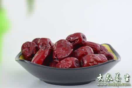 女人泡红枣的好处 女人吃红枣有哪些好处