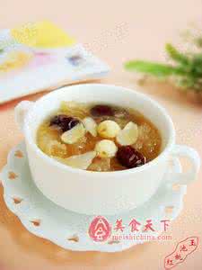百合莲子银耳羹 红枣百合莲子银耳羹——养颜润秋燥哦