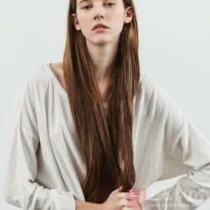 早上起床胃疼是胃癌 年轻人胃疼要警惕 无规律胃疼或是胃癌信号