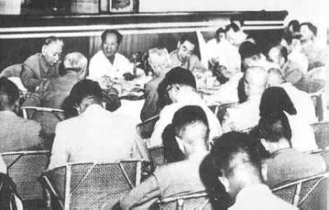 庐山会议 庐山风云 “庐山会议”风云突变 — 毛泽东写下《十年总结》
