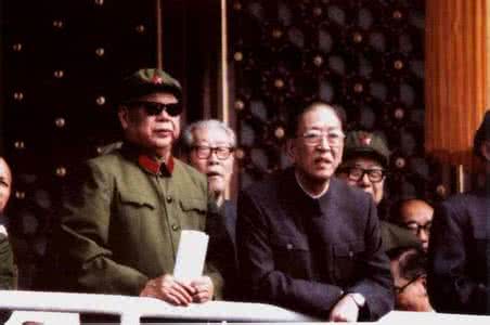 叶剑英是怎么交兵权的 毛泽东临终前将兵权交给了谁