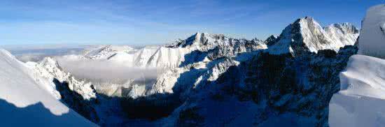 雪山连绵 冰川广布 雪山连绵 冰川广布 历史刘备为何布营连绵七百里?