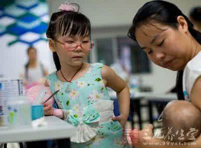 戈谢病 两岁半女孩患戈谢病 每日靠注射缓解疼痛