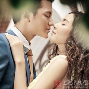 男人亲吻时喜欢女人 男人在床上喜欢女人这样的声音