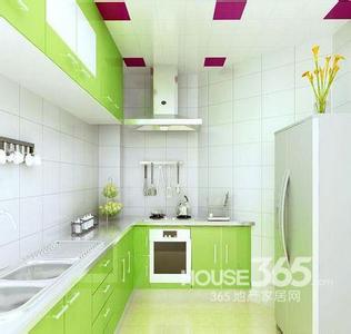 厨房装修图片效果图 婚房布置效果图 流行风格色彩厨房装修布置效果图 给夏季一丝清爽