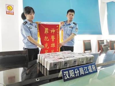 华裔老人遭骂抽打 银行错打给她460万美元，这个华裔女孩过了四年富二代的生活