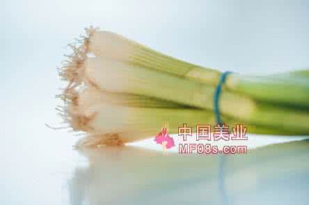 葱白煮水治感冒 葱白煮水治感冒有效吗 葱白的妙用有哪些