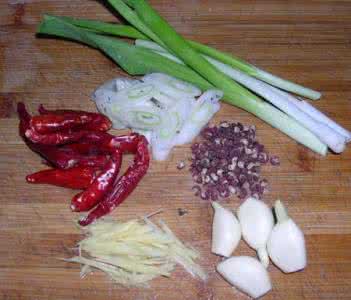 炒菜什么时候放葱姜蒜 做鱼多放姜禽肉多放蒜