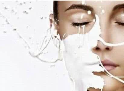 牛奶洗脸可以美白吗 牛奶洗脸可以美白吗 用什么洗脸美白