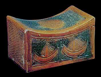 清五彩瓷枕图 黄釉绿彩瓷枕