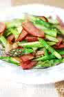 芦笋炒腊肉 【芦笋腊肉】让人流口水的家常下饭菜