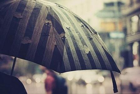 雨女的等候 等 待 雨
