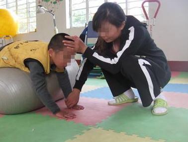 脑瘫宝宝康复训练视频 脑瘫康复 宝宝如何进行脑瘫的康复训练