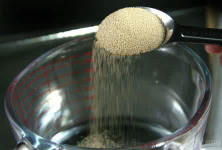 自酿葡萄酒 自酿葡萄酒时如何激活酵母