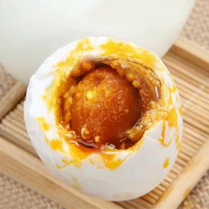 红油咸鸭蛋 【泡酱腌菜】红油咸鸭蛋
