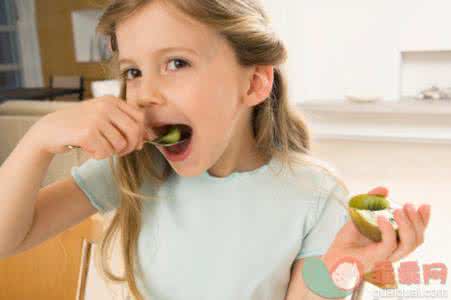 宝宝能吃猕猴桃吗 猕猴桃，低龄宝宝慎吃？